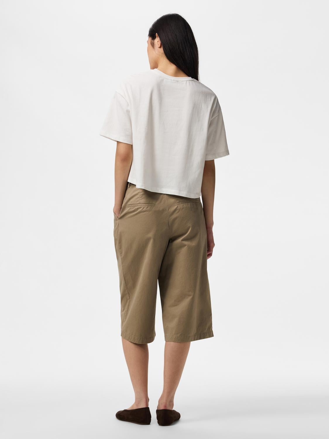 model_shot-back